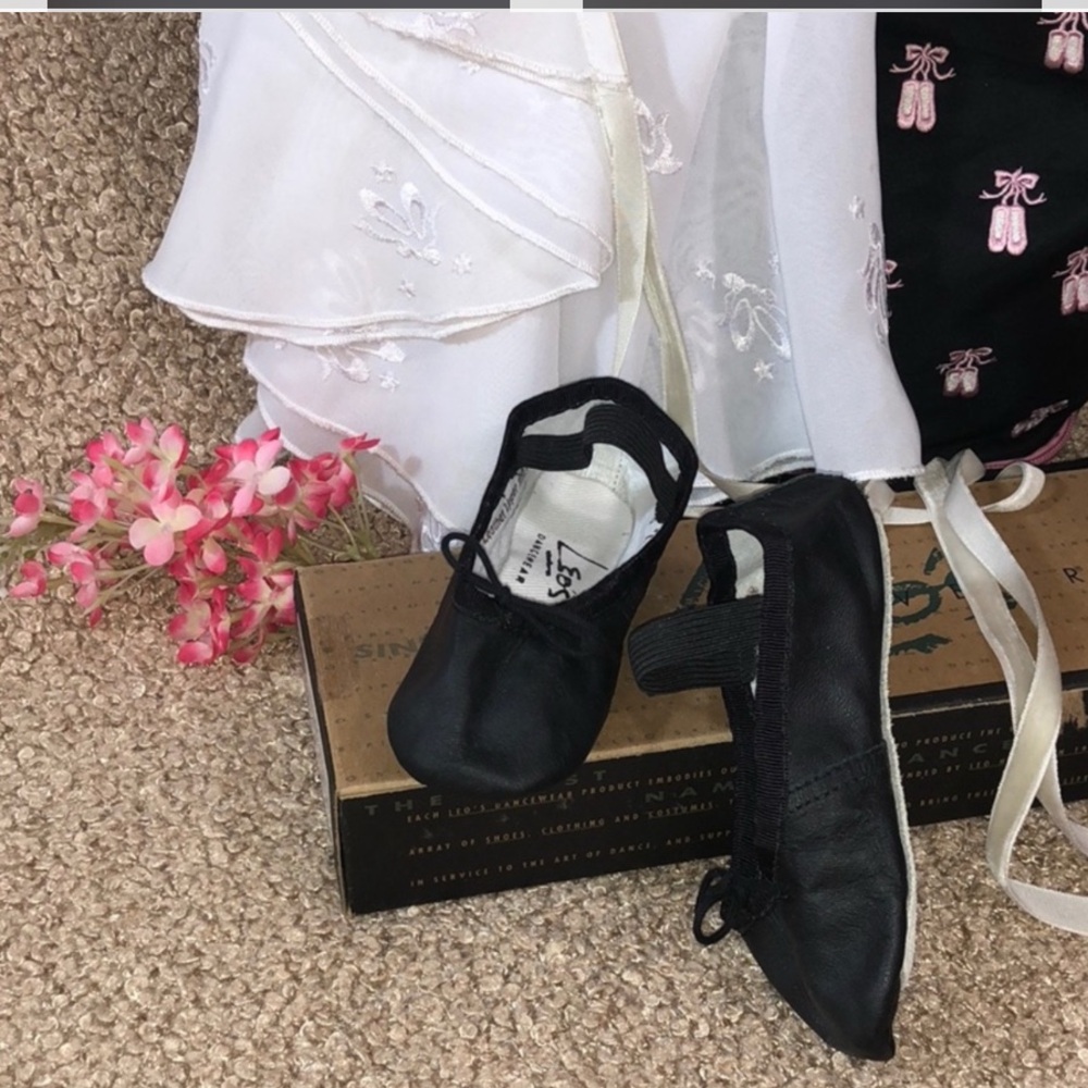LEOS Black Ballet Shoes Leather W=Med. - Picture 1 of 9